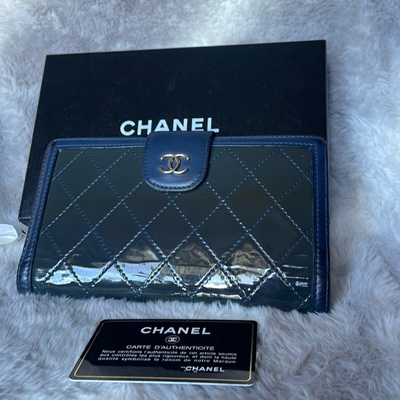 Chanel Wallet - Picture 1 of 14